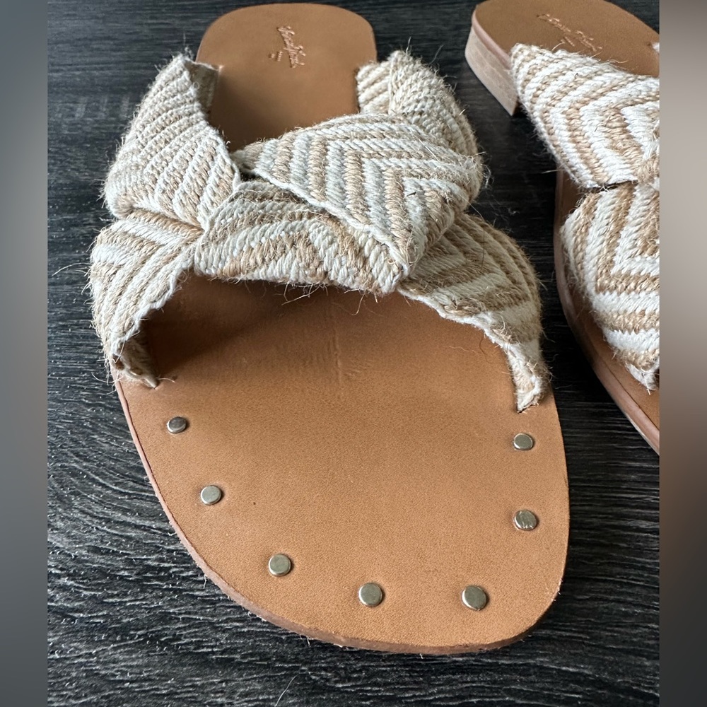 Universal Thread Sandals - Picture 3 of 6
